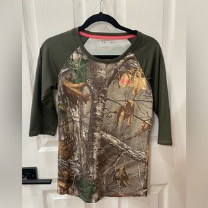 Underarmour camo hunting outdoor top